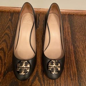 Tory Burch Chelsea Cap Toe Pump